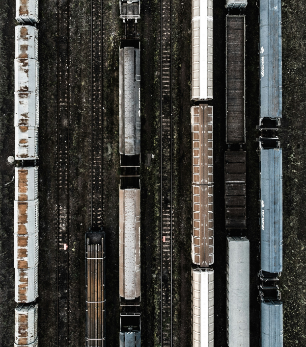 Illustration comparing aluminum and magnesium anode rods in different water types